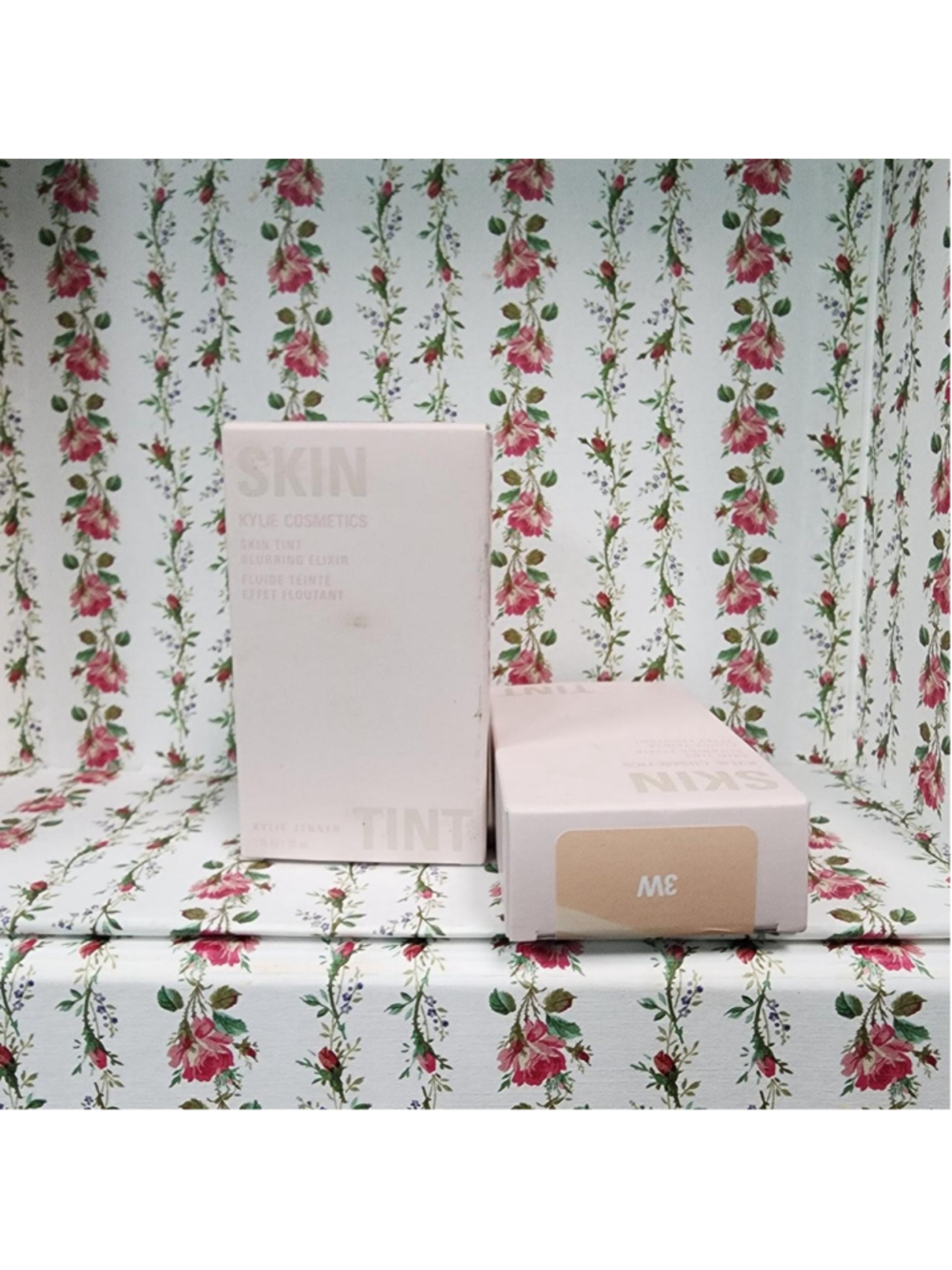 Kylie Skin Tint Blushing Elixir in shade 3W
#kylie #blushing